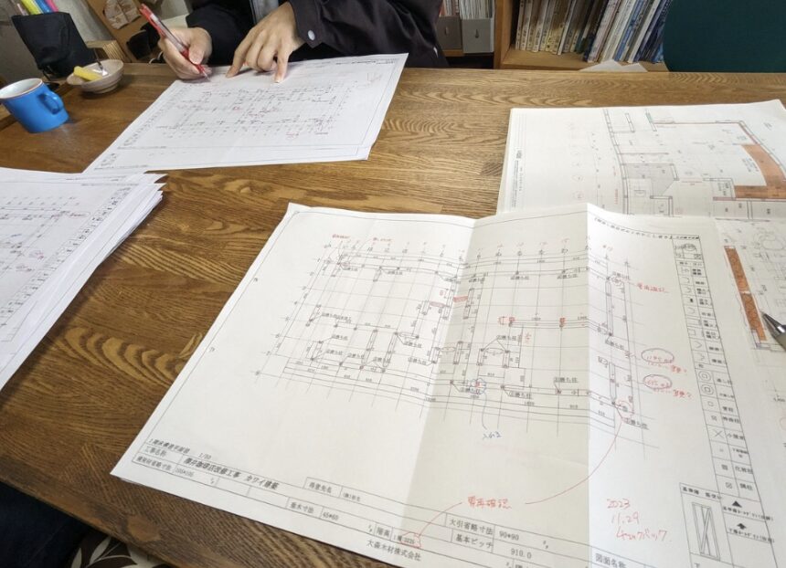 プレカット〜紅葉〜薪〜現場〜ポータブルバッテリー〜　 雑感だらけ