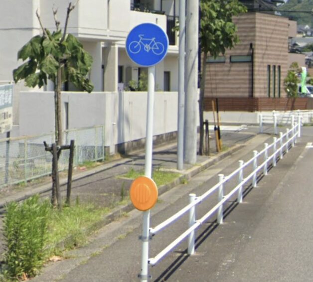 自転車専用道路？　逆走危険！