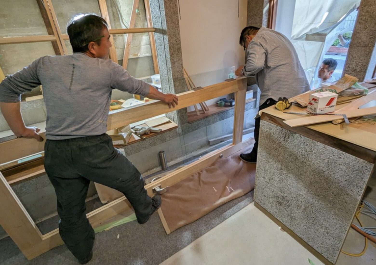 現場の続き　〜重たい建具〜