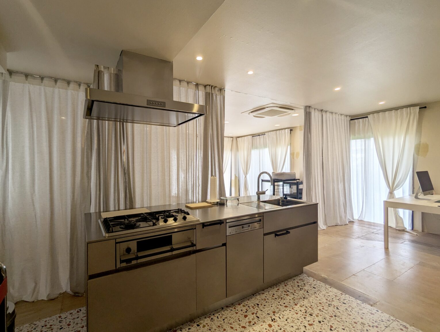 リフォーム竣工写真とねこ