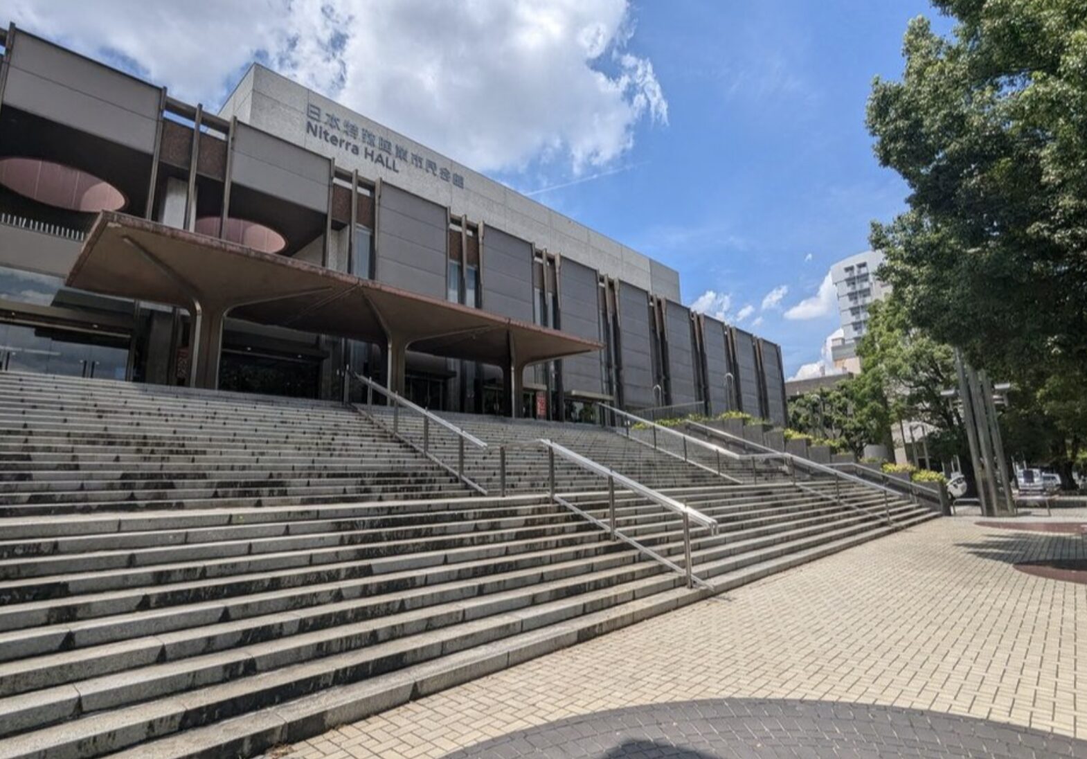 高校生の合唱祭へ